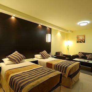 Zimmer mit Kingsize-Bett